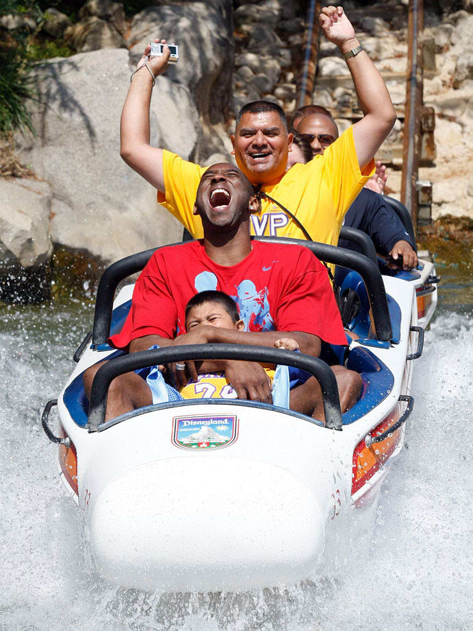 2009-Kobe-Bryant-Disneyland.jpg